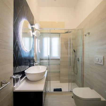 Nuovo Sulla Con Larga Terrazza Di 70 Mq E Posto Auto Privato Apartment *