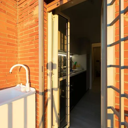 Nuovo Sulla Con Larga Terrazza Di 70 Mq E Posto Auto Privato Apartment *